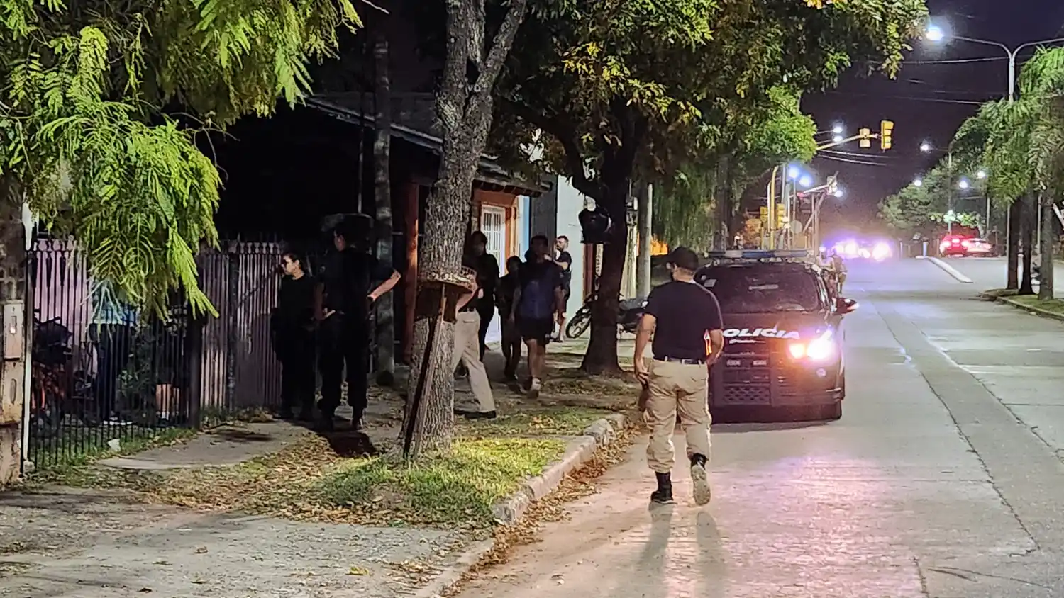 Robo policia patrullero noche villa del parque aristóbulo del valle - 1