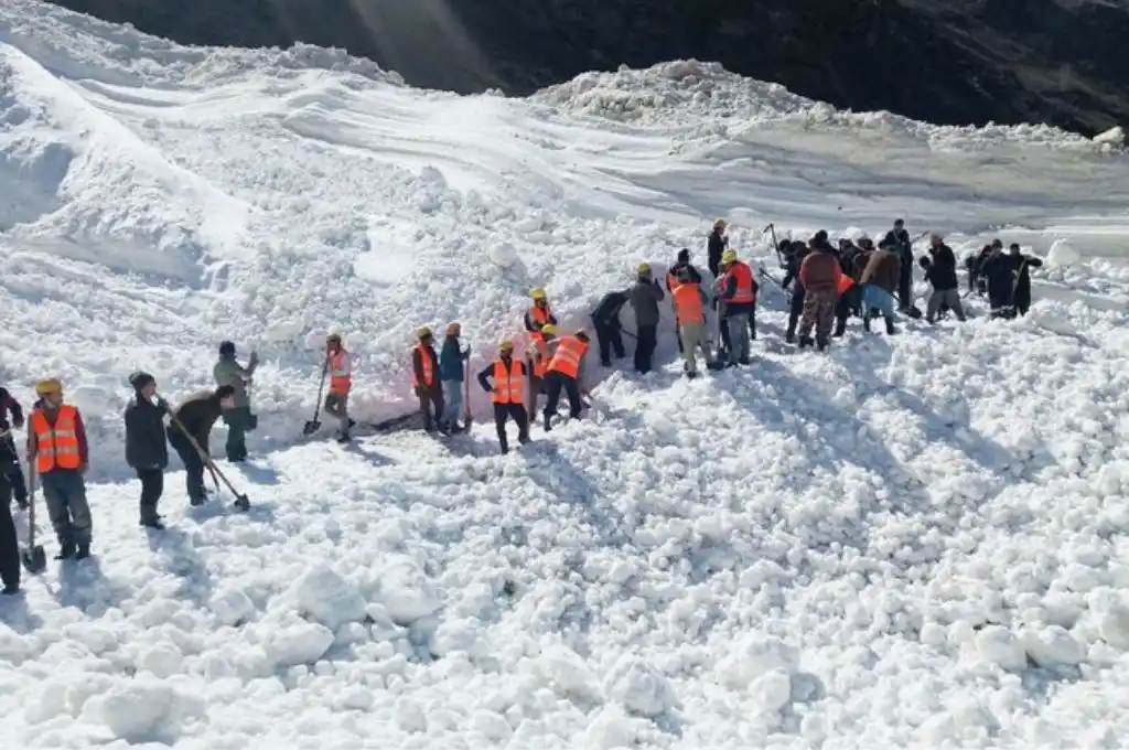 Al menos 12 muertos por serie de avalanchas de nieve en Afganistán