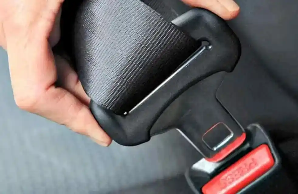 ¿Cuántos ocupantes pueden viajar en un auto?