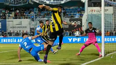 Estudiantes tomó ventaja como local.