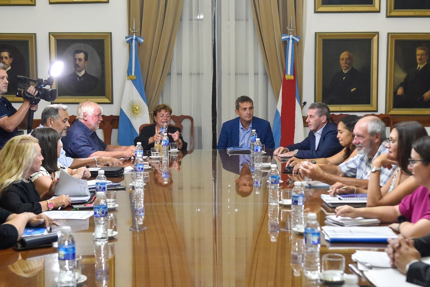 El Gobierno provincial acordó con los gremios estatales aumentos por encima de la inflación
