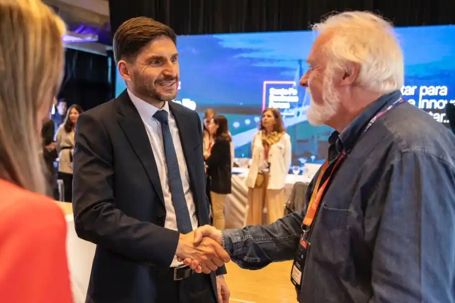 Pullaro saluda a participantes del SBF