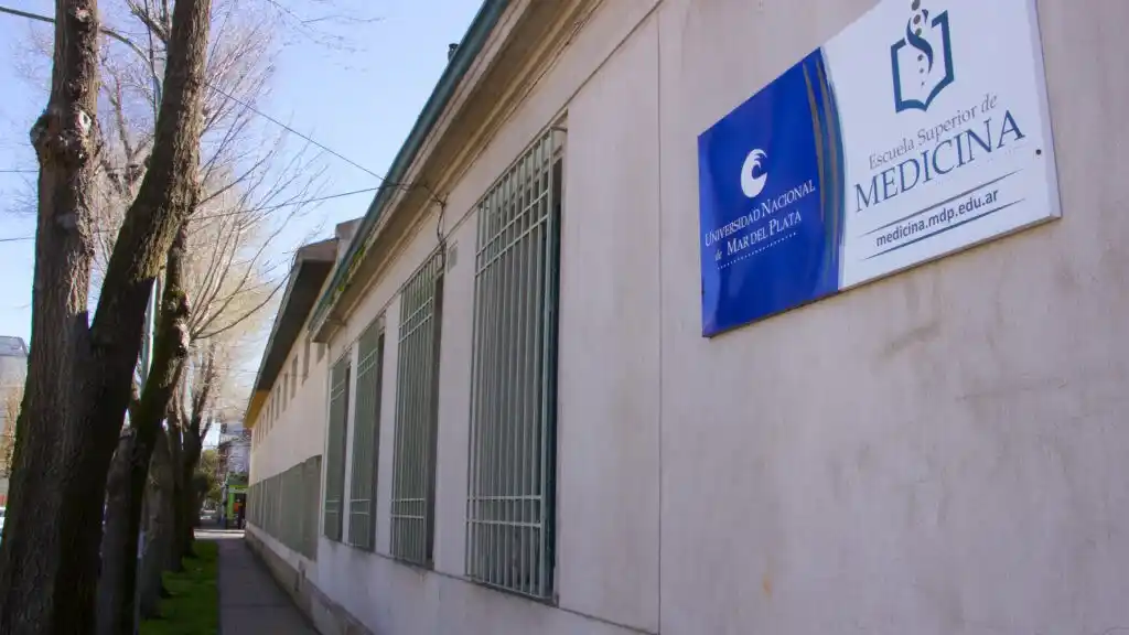 “La Escuela tiene un compromiso muy fuerte en formar médicos que tengan mucho de humanismo", dijo su director, Adrián Alasino.