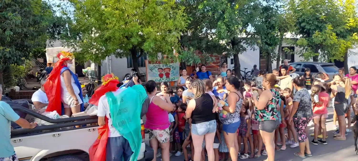 Entrega de juguetes por “Reyes Magos”
