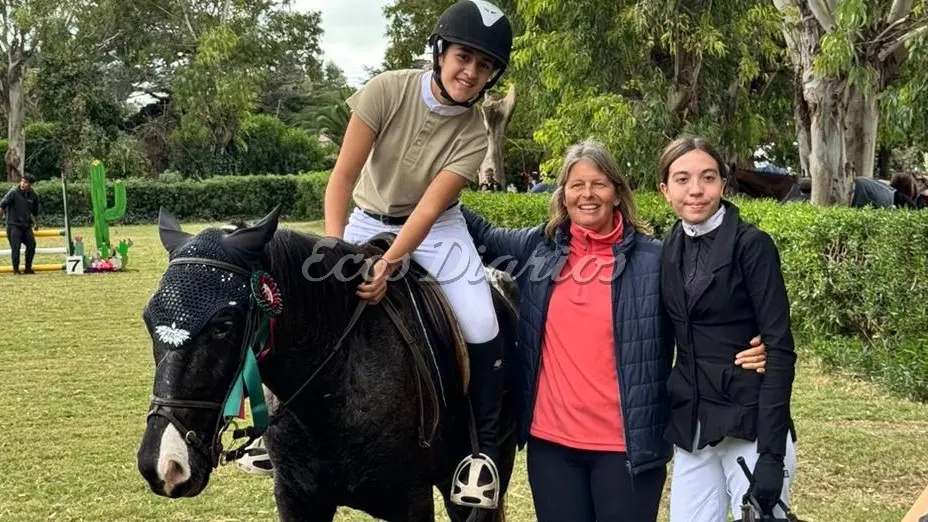 Las jinetes. Junto a su profesora Laura Rodríguez