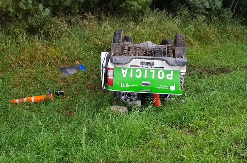 Un policía borracho protagonizó un vuelco a la vera de la autovía 2