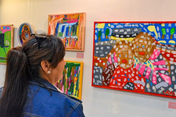 Hicieron un taller de formación artística para personas con discapacidad y exponen en el banco Credicoop