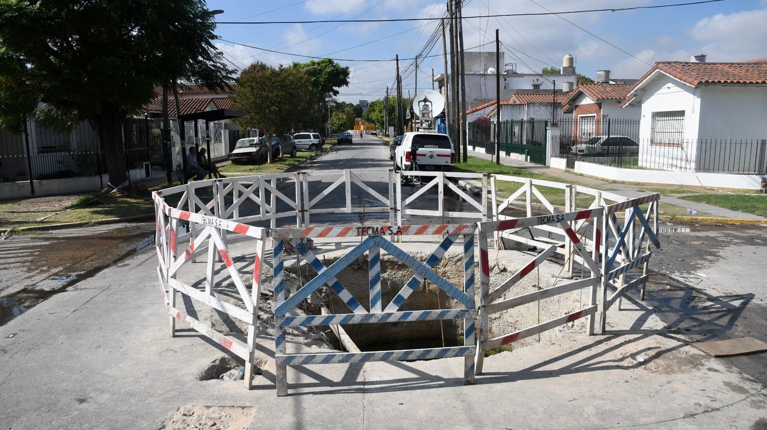 Tragedia en Banfield: Un hombre de 50 años murió luego de caer dentro de un pozo de 12 metros 