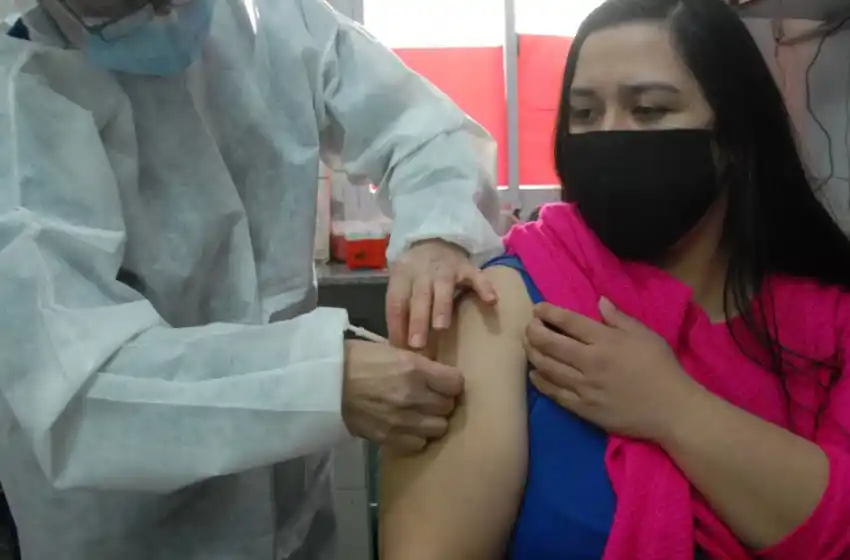 Según un estudio, es eficaz combinar las vacunas Sputnik V y  AstraZeneca