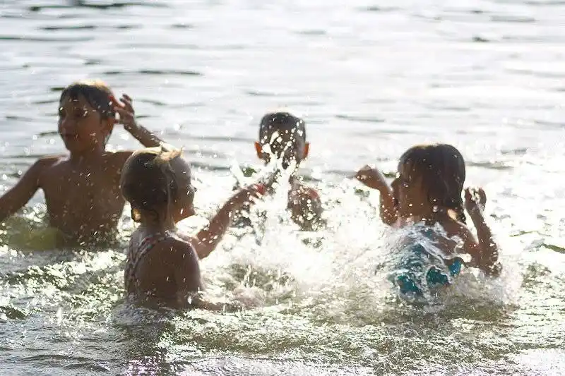 Salud insta a extremar los cuidados en espejos de agua para prevenir accidentes