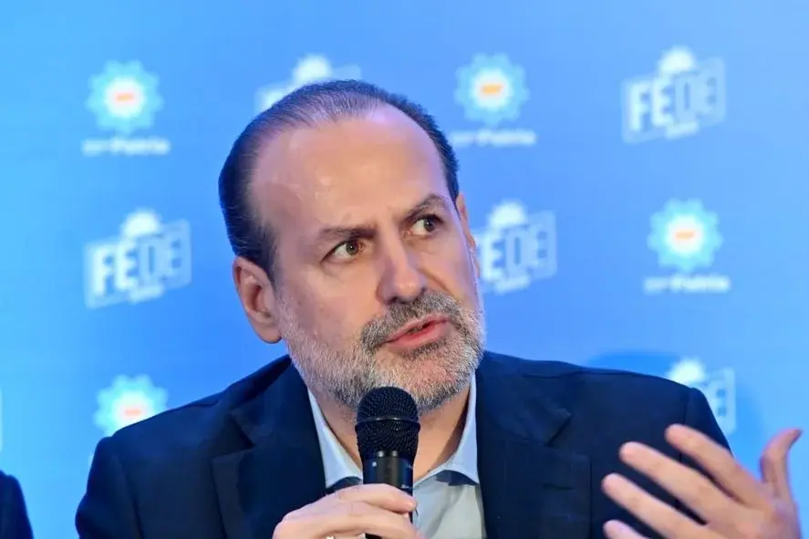 El cruce se produce en medio del debate por el proyecto del Gobierno nacional.