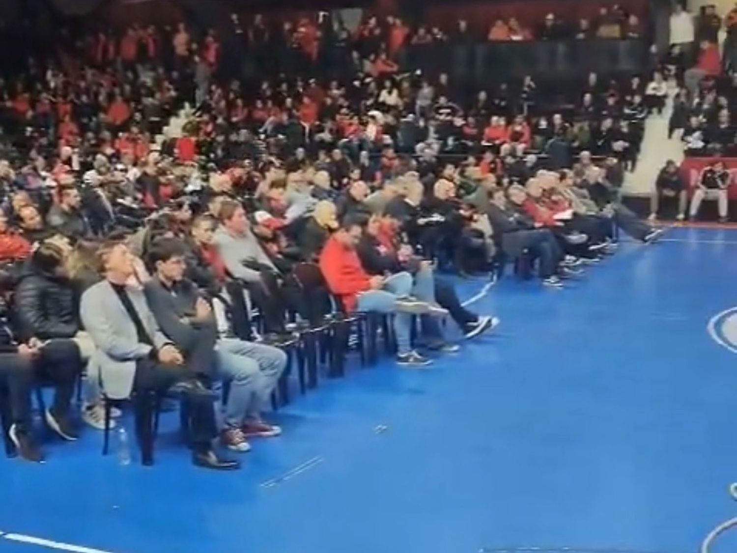 Agitada asamblea de socios en Newell's: rechazaron el presupuesto y hubo cruces con Astore