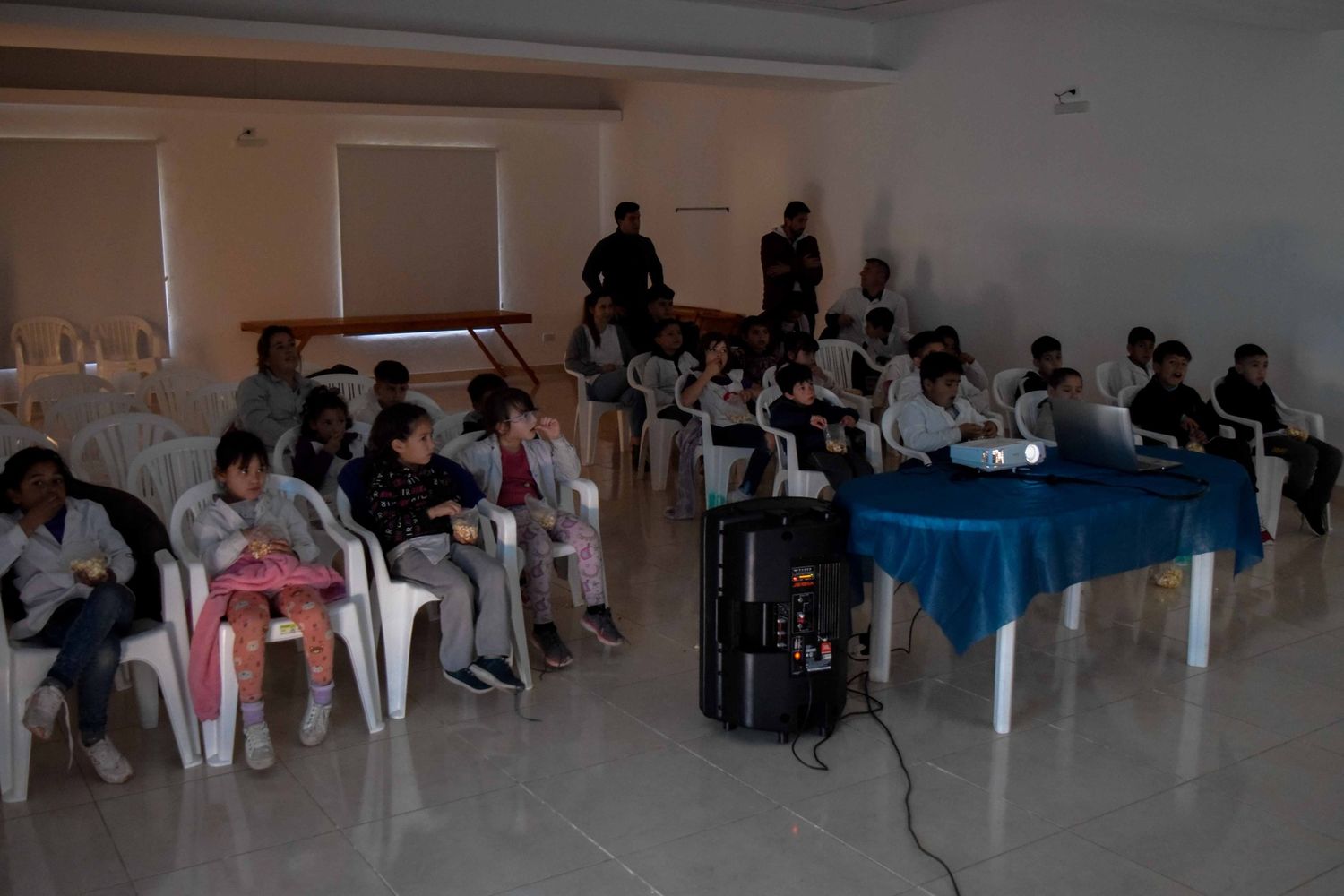 Un nuevo encuentro de “Cine en tu Barrio” se llevó a cabo en el salón del NIDO