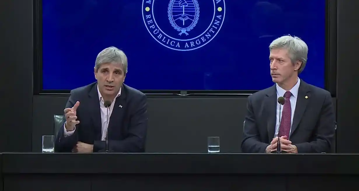 Caputo y Bausili ya le cargaron las Leliqs a la deuda del gobierno central. Esperan hacer lo propio con los "passes", para que la "emisión cero" complete la segunda etapa del plan.