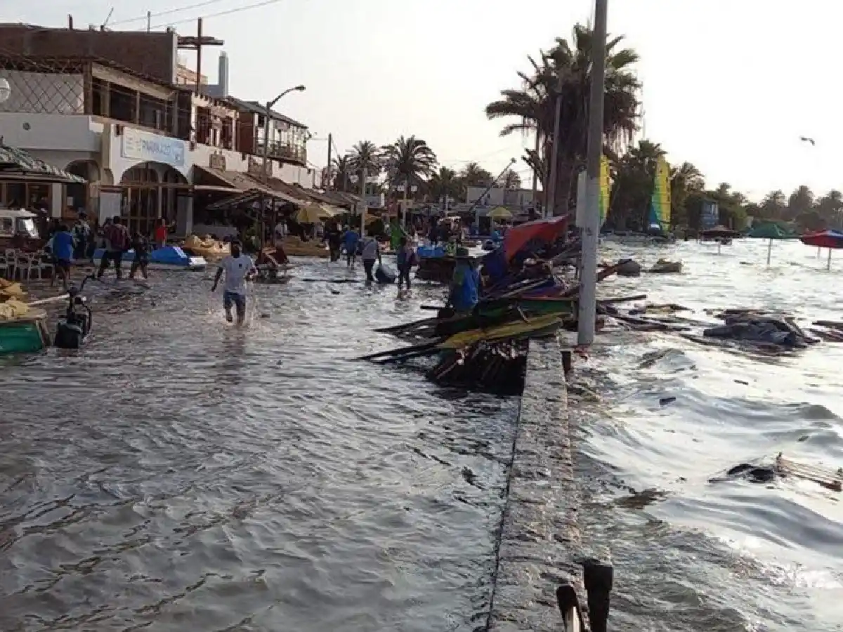Dos mujeres fallecidas en Perú al ser arrastradas por las olas, tras la erupción de un volcán en Tonga