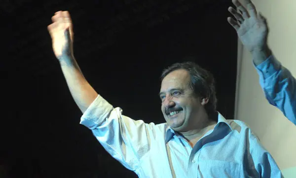 En medio de polémicas, Alfonsín asume la presidencia de la UCR bonaerense