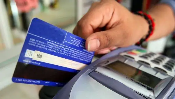 Gobierno eliminó el reintegro del 5% IVA para compras con débito