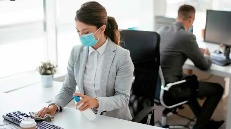 El Gobierno habilitó que empresas puedan exigir la vuelta a la presencialidad a empleados vacunados con 1 dosis