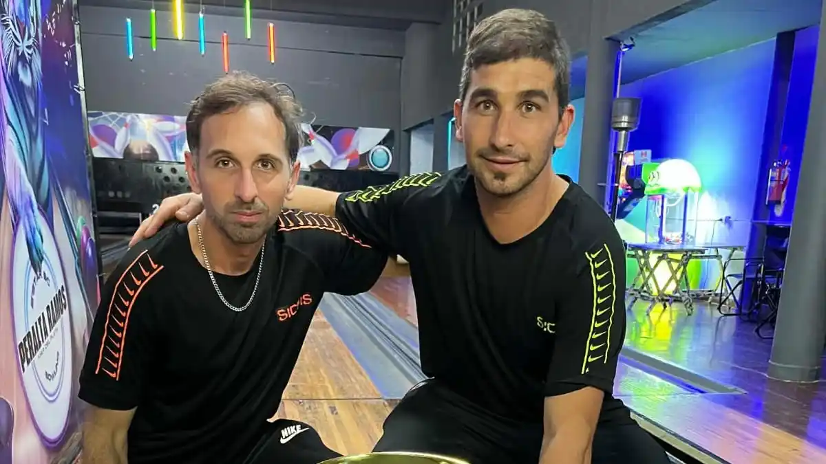 El campeón Gonzalo Siciliano (a la izquierda), junto a su compañero Enzo Carmisiano
