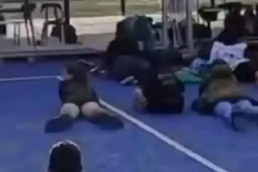 Un tiroteo cerca del Club Atlético Estudiantes de Paraná obligó a suspender un partido de hockey. Hubo tres detenidos y dos armas secuestradas. - 1