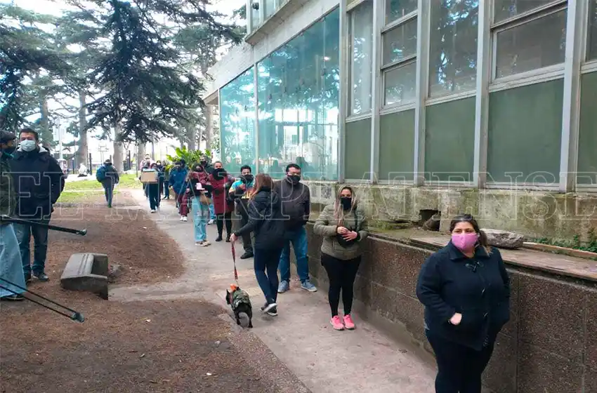 Video: así llegaban nuevas dosis al vacunatorio del Complejo Universitario