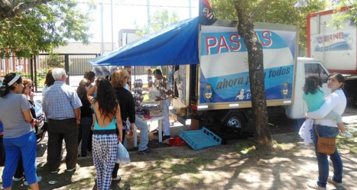 Pescado, Carne y Pastas para todos en la plaza Martín Fierro