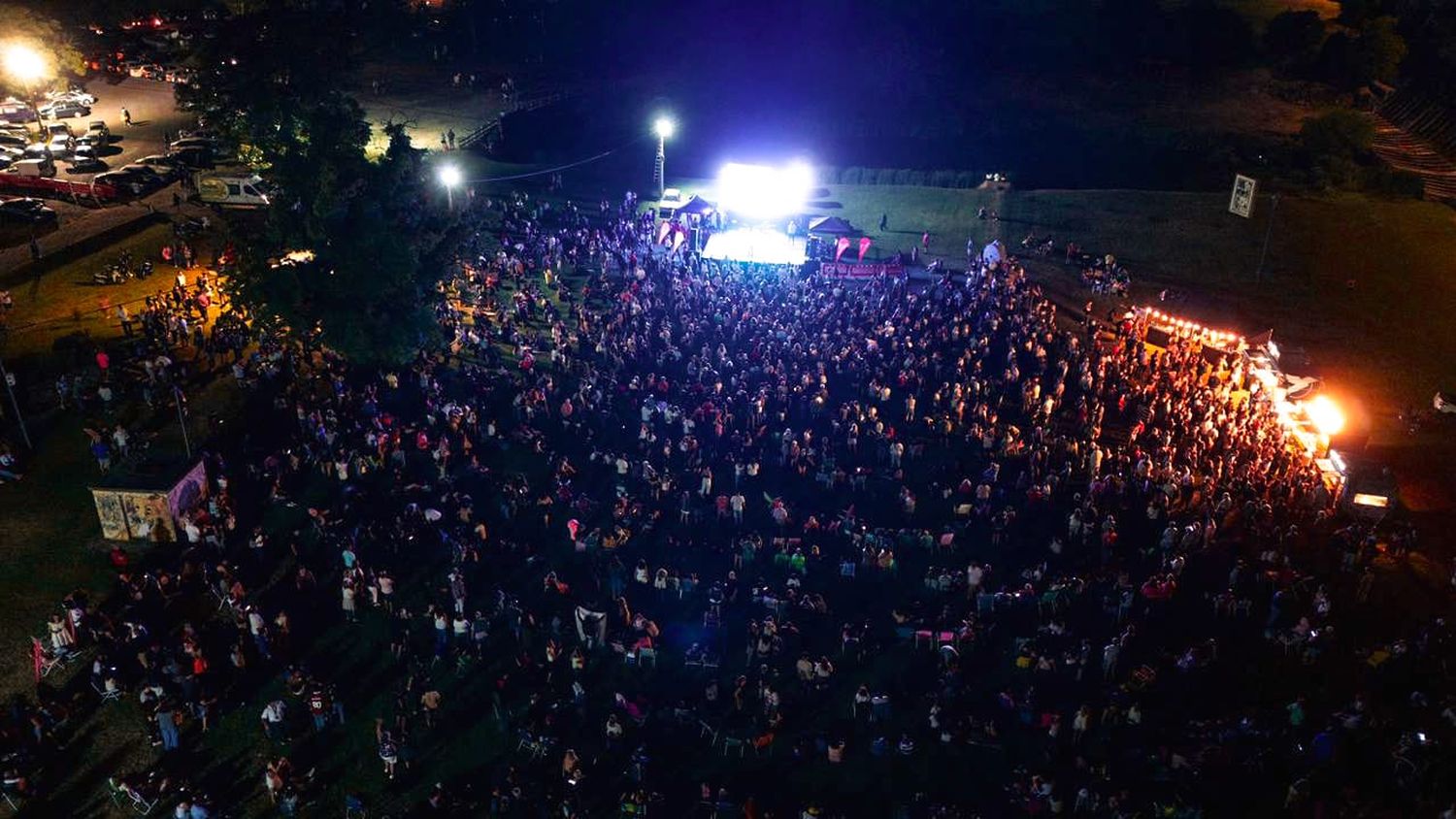 Una multitud disfrutó en el Dique de una nueva edición de la Fiesta Retro