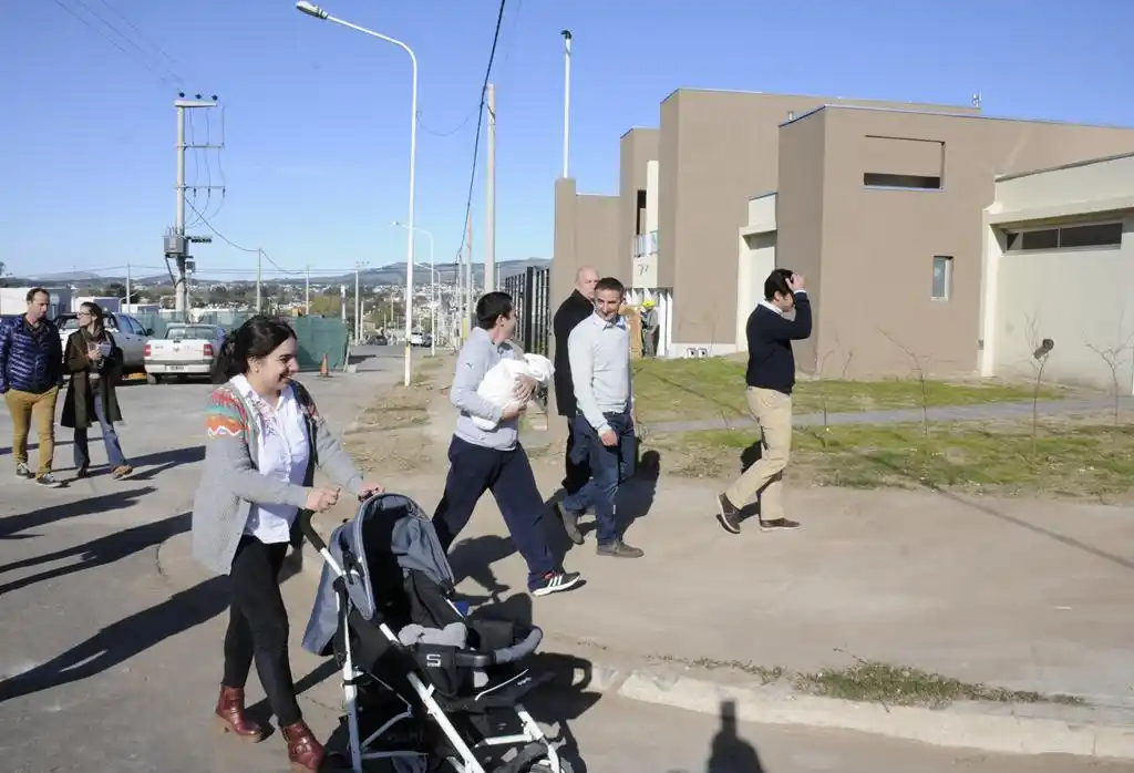 Entregaron 13 nuevas unidades en el Procrear y quedarían 100 libres para suplentes