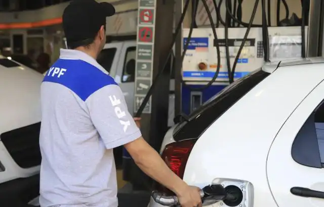 La venta de combustibles cayó 47,4% y las estaciones dejaron de facturar $ 42.354 millones