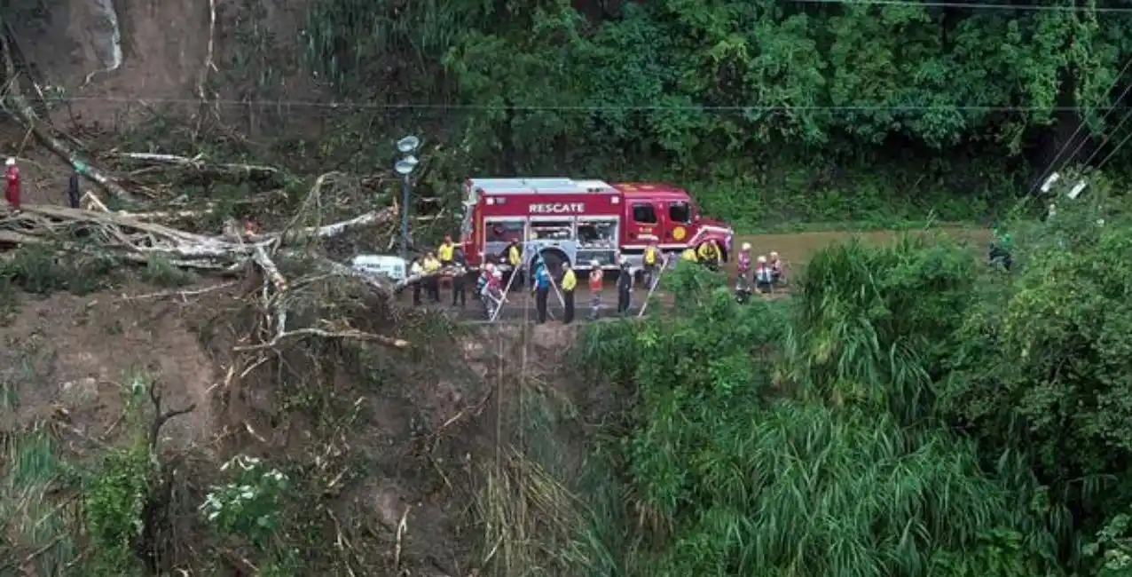 Costa Rica: nueve muertos tras la caída de un autobús desde un precipicio