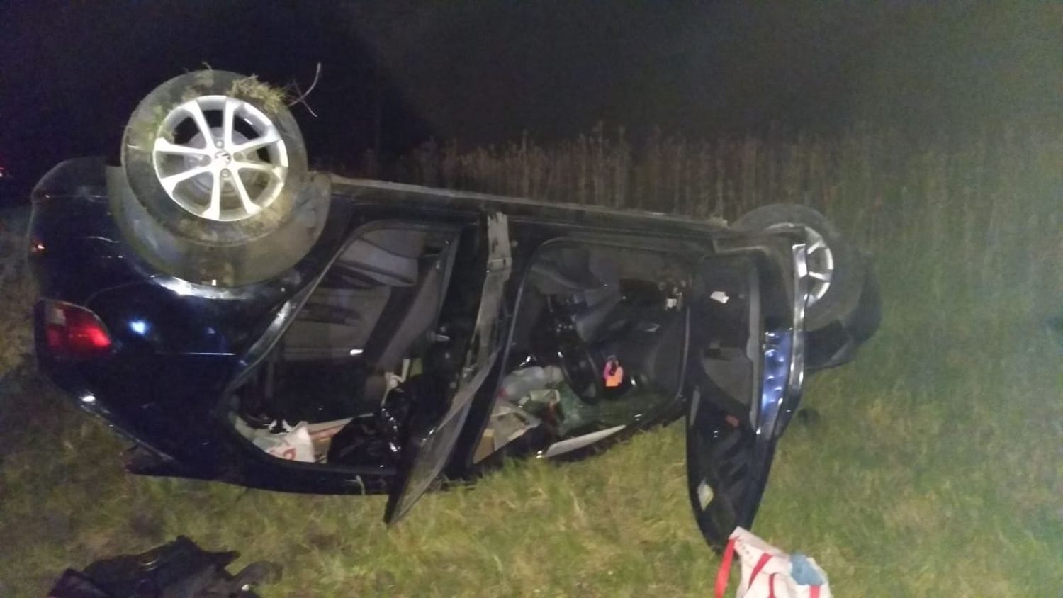 Vuelco en Ruta 14: tres personas debieron ser trasladadas al Centenario