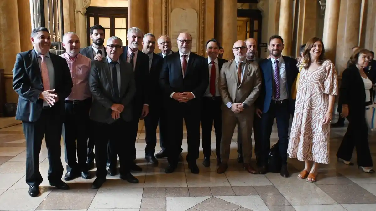 La jura de los nuevos miembros que luego se vio afectada por decisiones judiciales.