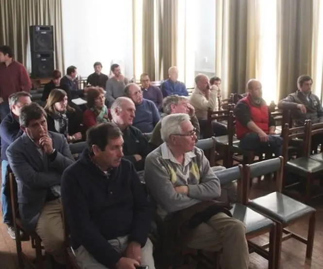 Reunión con productores por obras de saneamiento