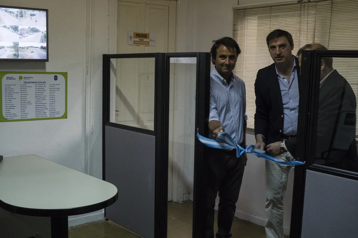 Bronca en Luján: Vecinos compraron equipamiento para la Policía y el Intendente lo inauguró 