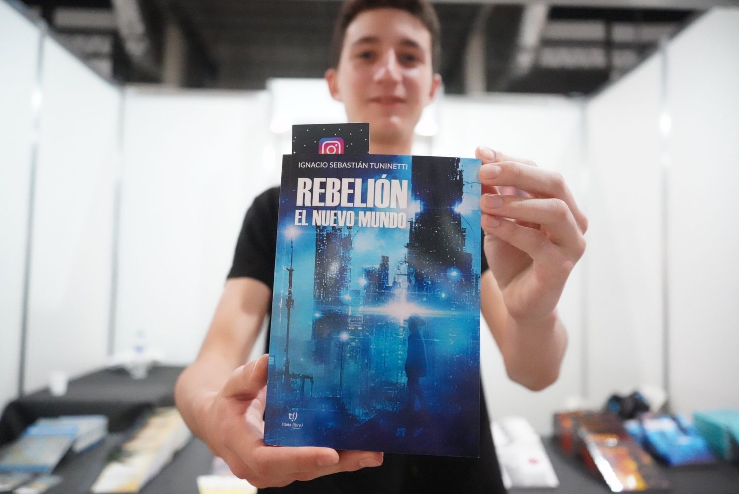 Ignacio Tuninetti, con libro "Rebelión, el nuevo mundo"