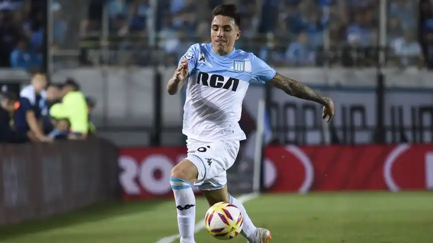 Racing hizo oficial el pase de Saravia al Porto