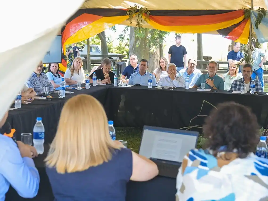 Intendentes y legisladores peronistas apuestan a “ideas renovadas, federalismo y diálogo”