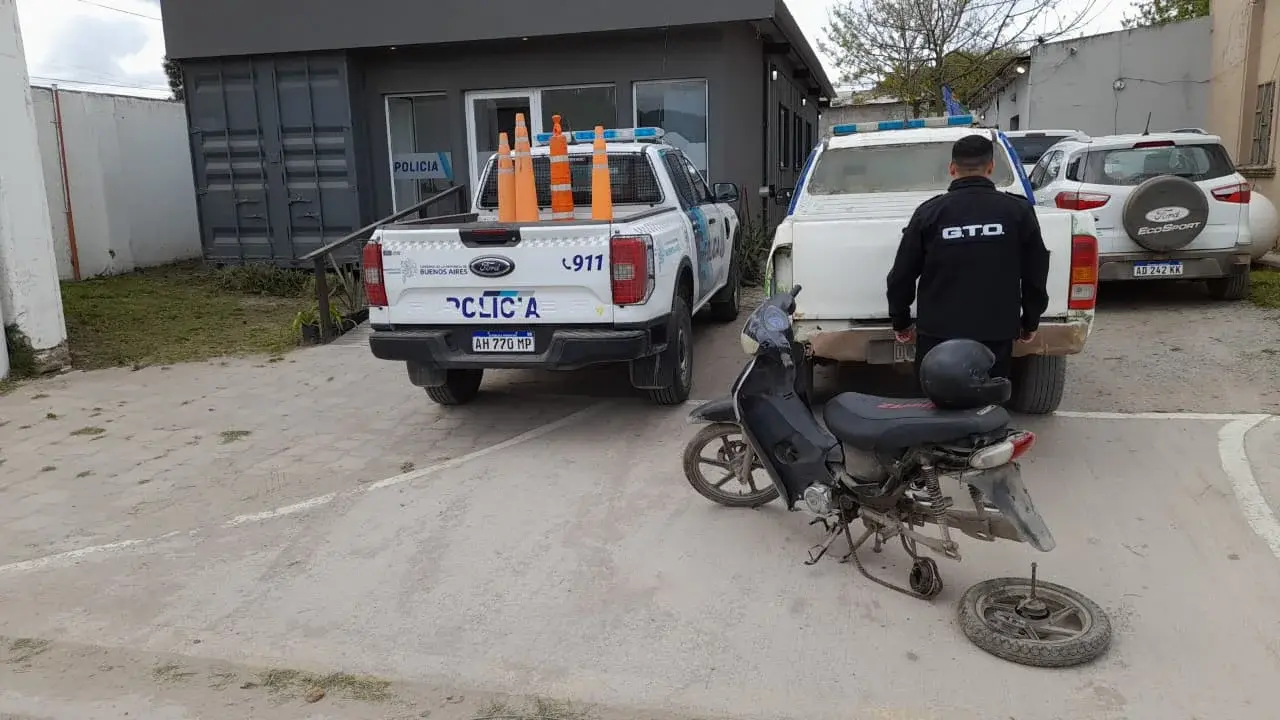 Recuperaron una moto robada en Quequén y buscan detener al sospechoso