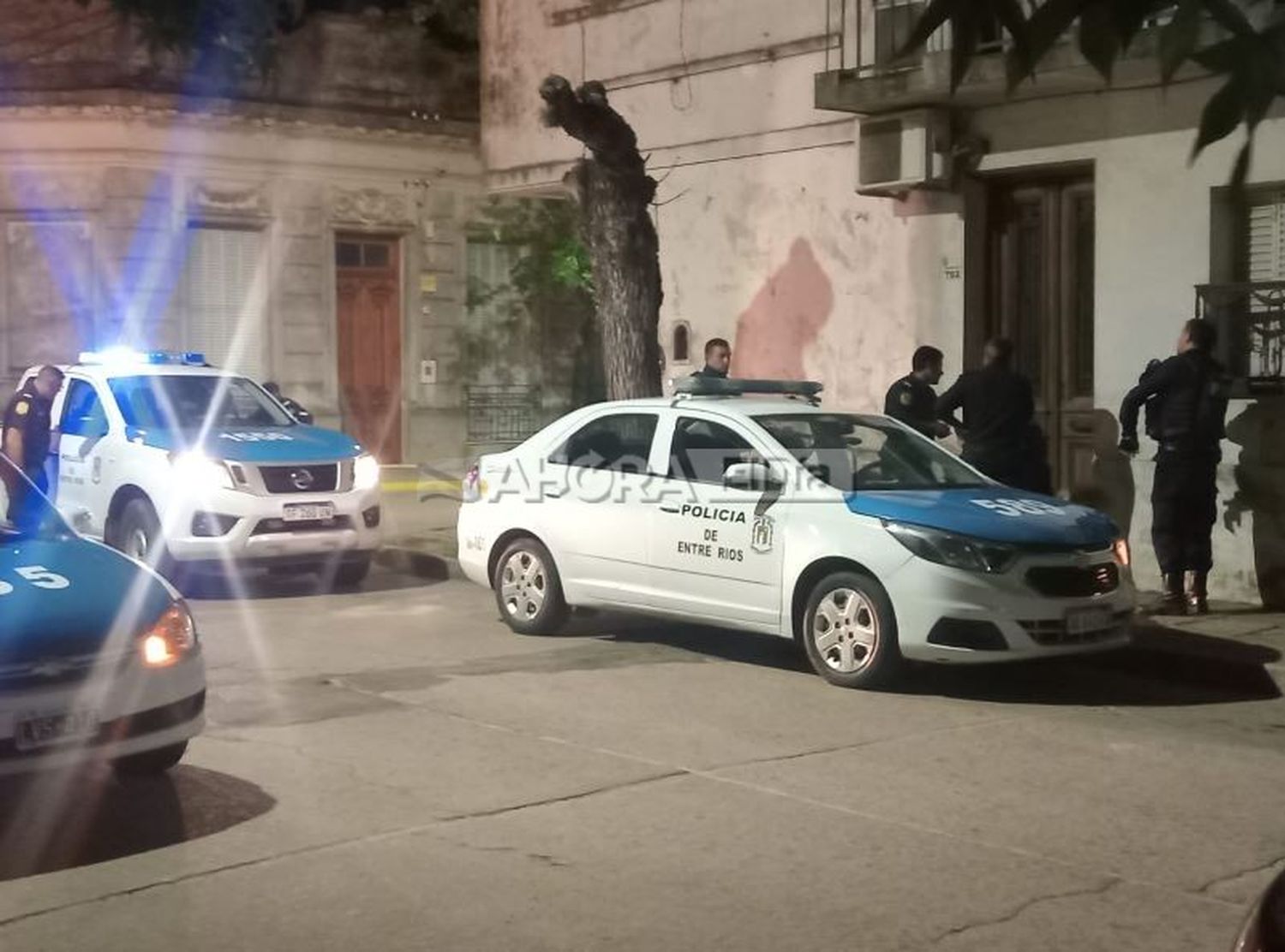 La Policía debió intervenir en una pelea en plena calle: Todo se desató por una acusación de acoso