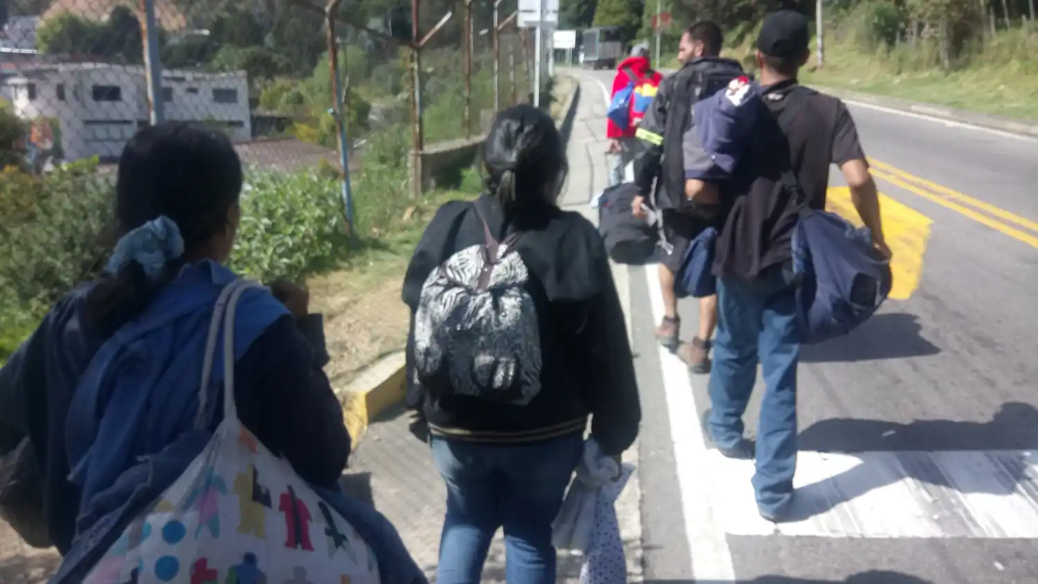 Por las trochas o lanzándose al mar: al menos  900 venezolanos huyen a diario