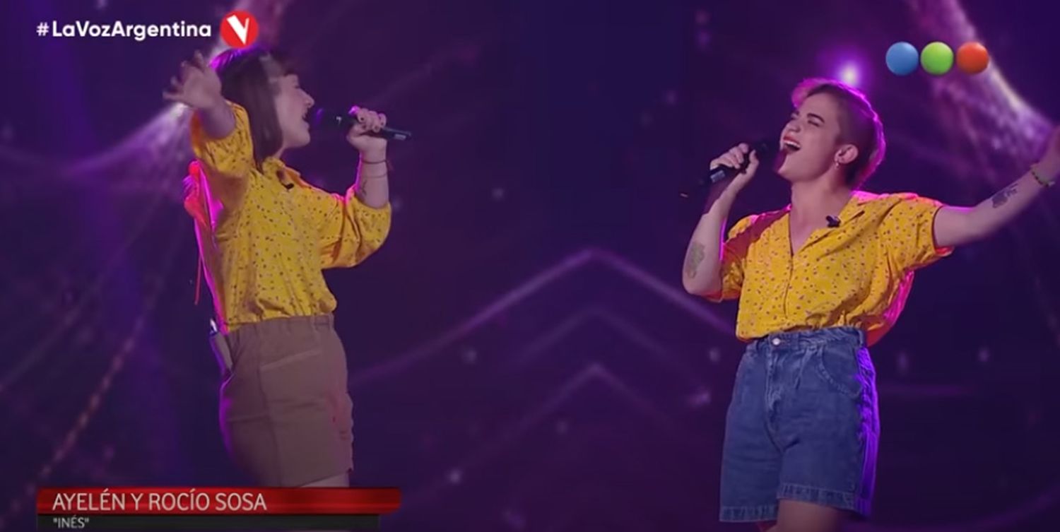 Ayelén y Rocío Sosa durante su presentación en La Voz