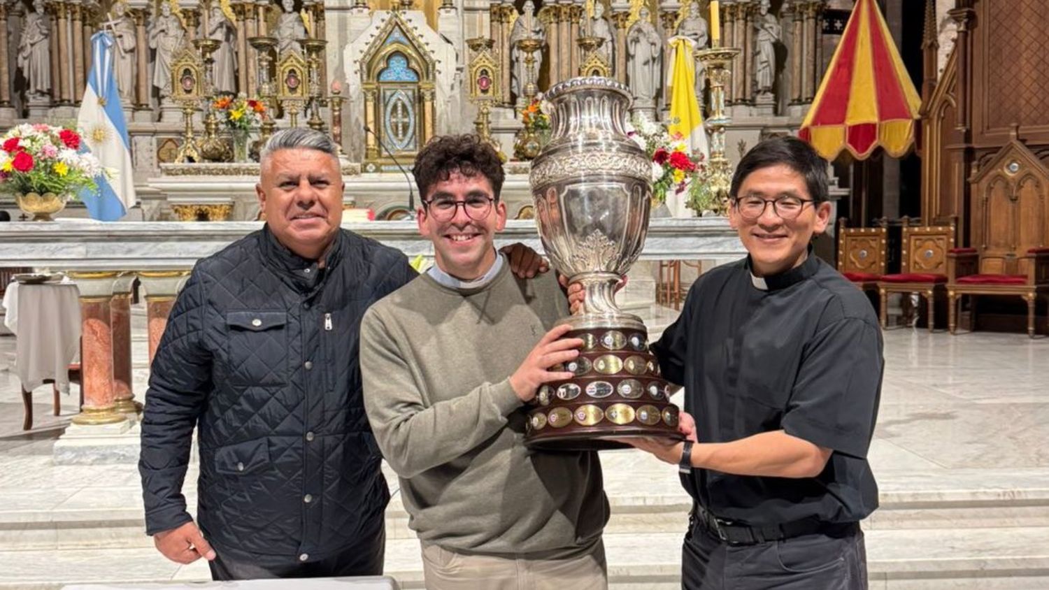 La promesa que cumplió Chiqui Tapia: fue a la Basílica de Luján "para agradecer y llevarle la Copa América a la Virgen"