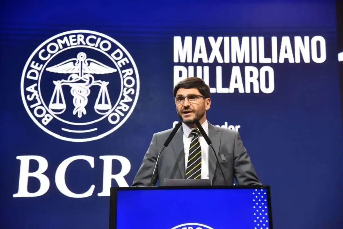 El gobernador Maximiliano Pullaro en la Bolsa de Comercio de Rosario.