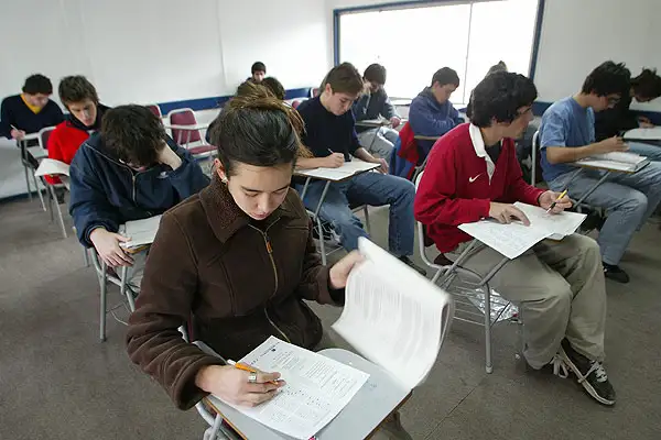 Evaluarán a 12.000 alumnos que asisten a la secundaria 