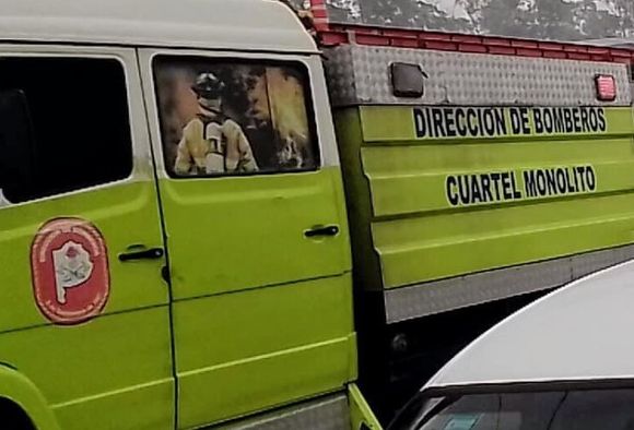 Trasladan a un hombre por una intoxicación durante un incendio