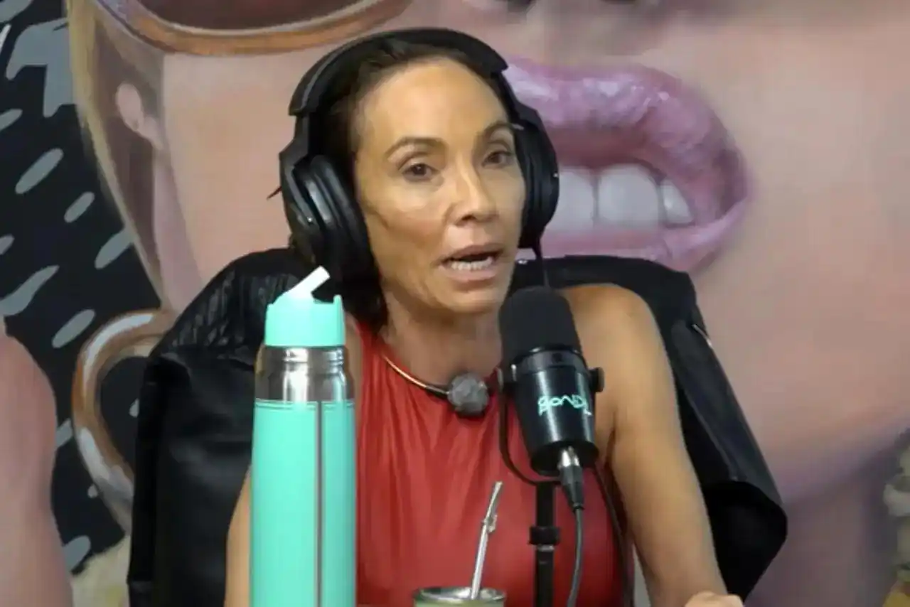 Ernestina Pais. Entrevista para Ángel de Brito en Bondi Live.