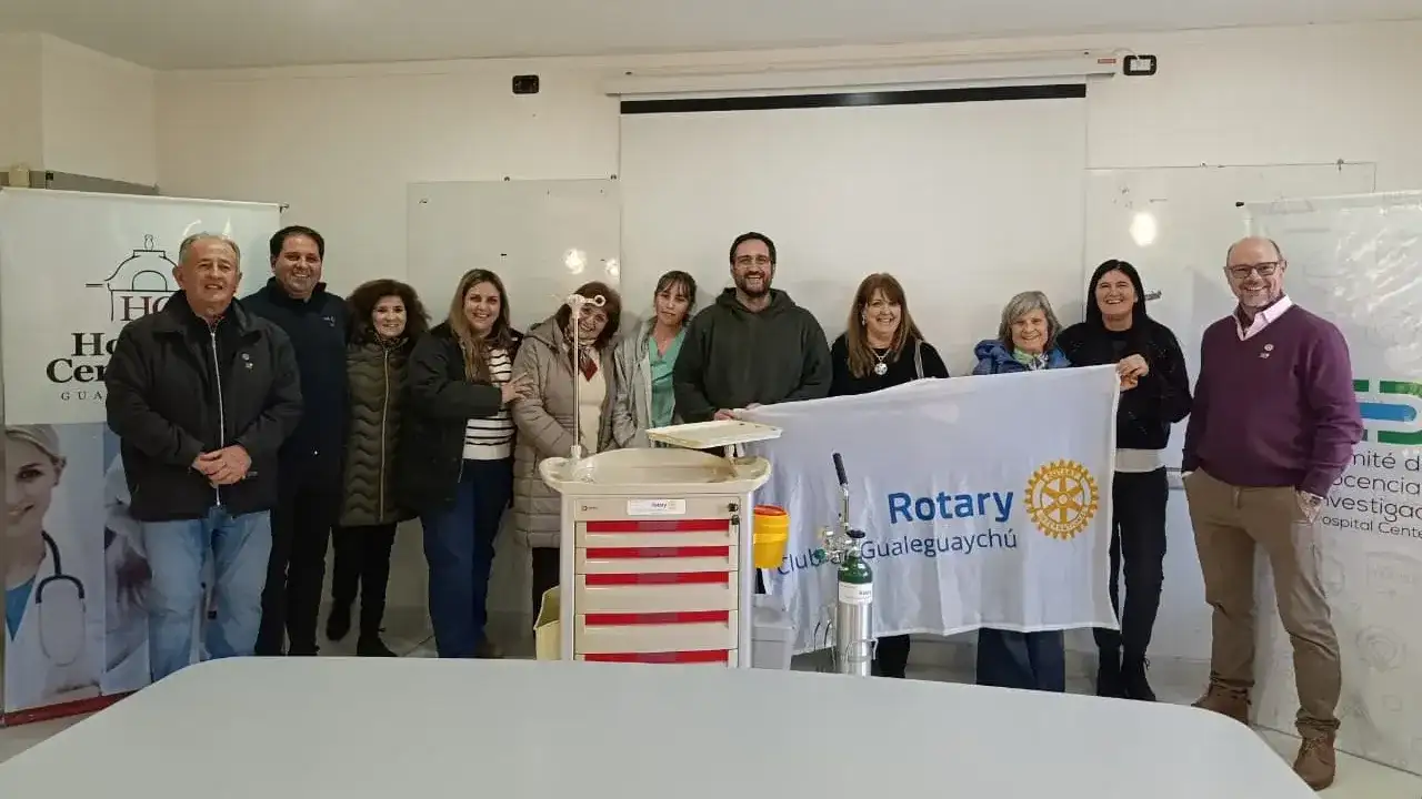 El Hospital incorporó un nuevo carro de paro para la restaurada sala de internación "F"