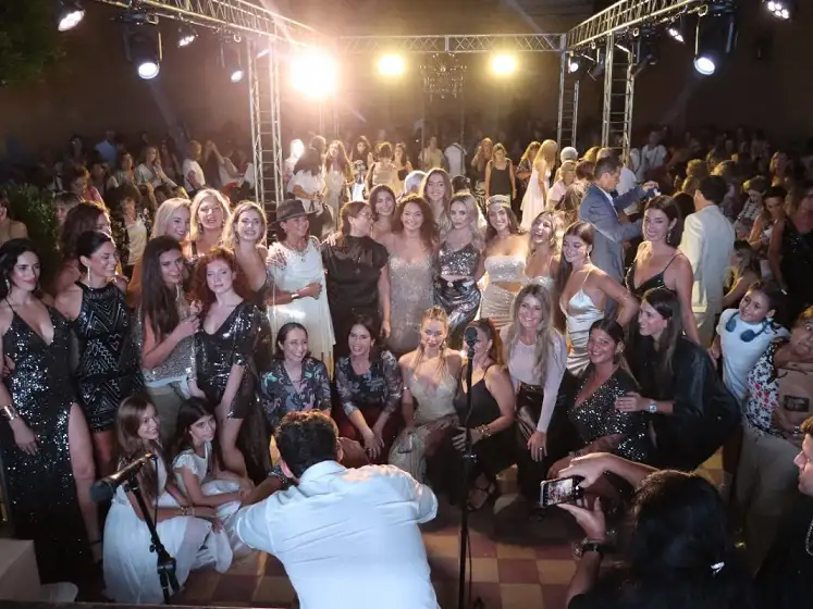 Gualeguaychú vivió una noche de solidaridad con un gran desfile a beneficio de Capullos