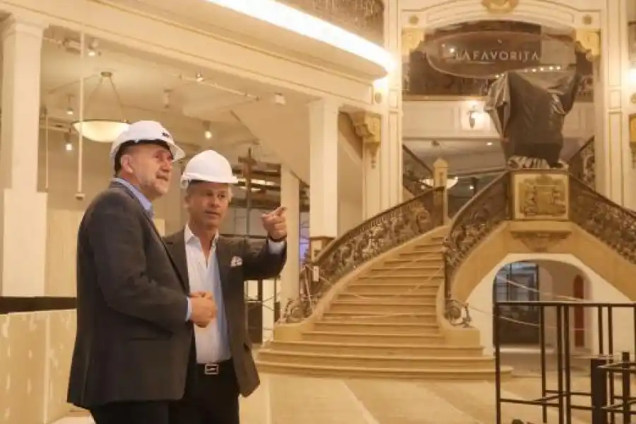 Perotti recorrió las obras del histórico edificio de La Favorita de Rosario