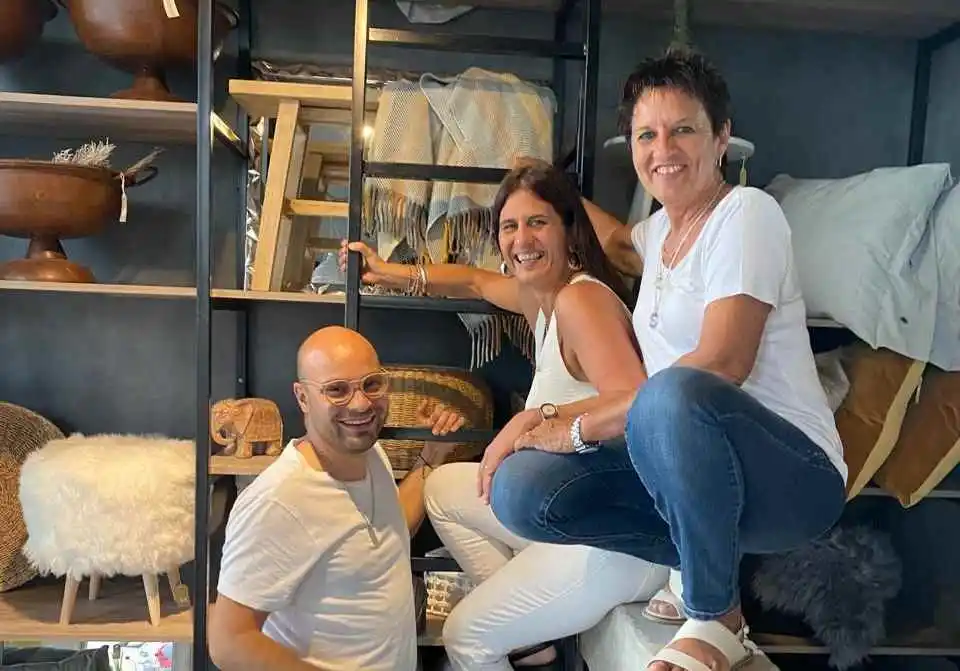 Nicolás Paulín junto a Moretto y García estudio chelsea